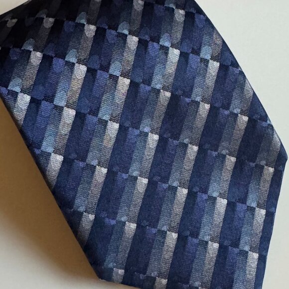 Van Heusen Silk Tie - Picture 3 of 3